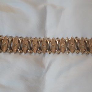 REDUCED 1950s Gorgeous Gold Tone Bracelet..7 1/4 inch long